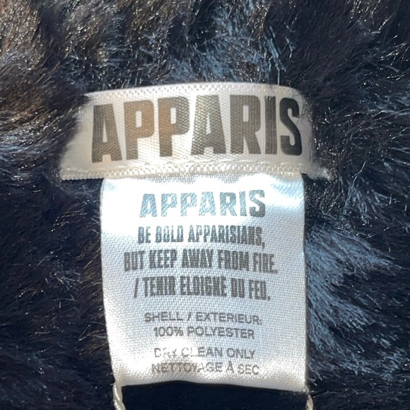 APPARIS Faux Fur Stole & Faux Fur Earmuffs Set In White/Black - Picture 11 of 12